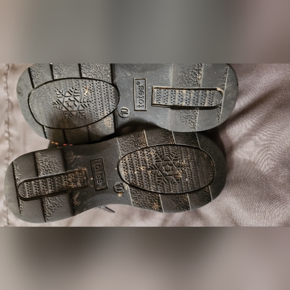 Boots - Picture 10 of 10